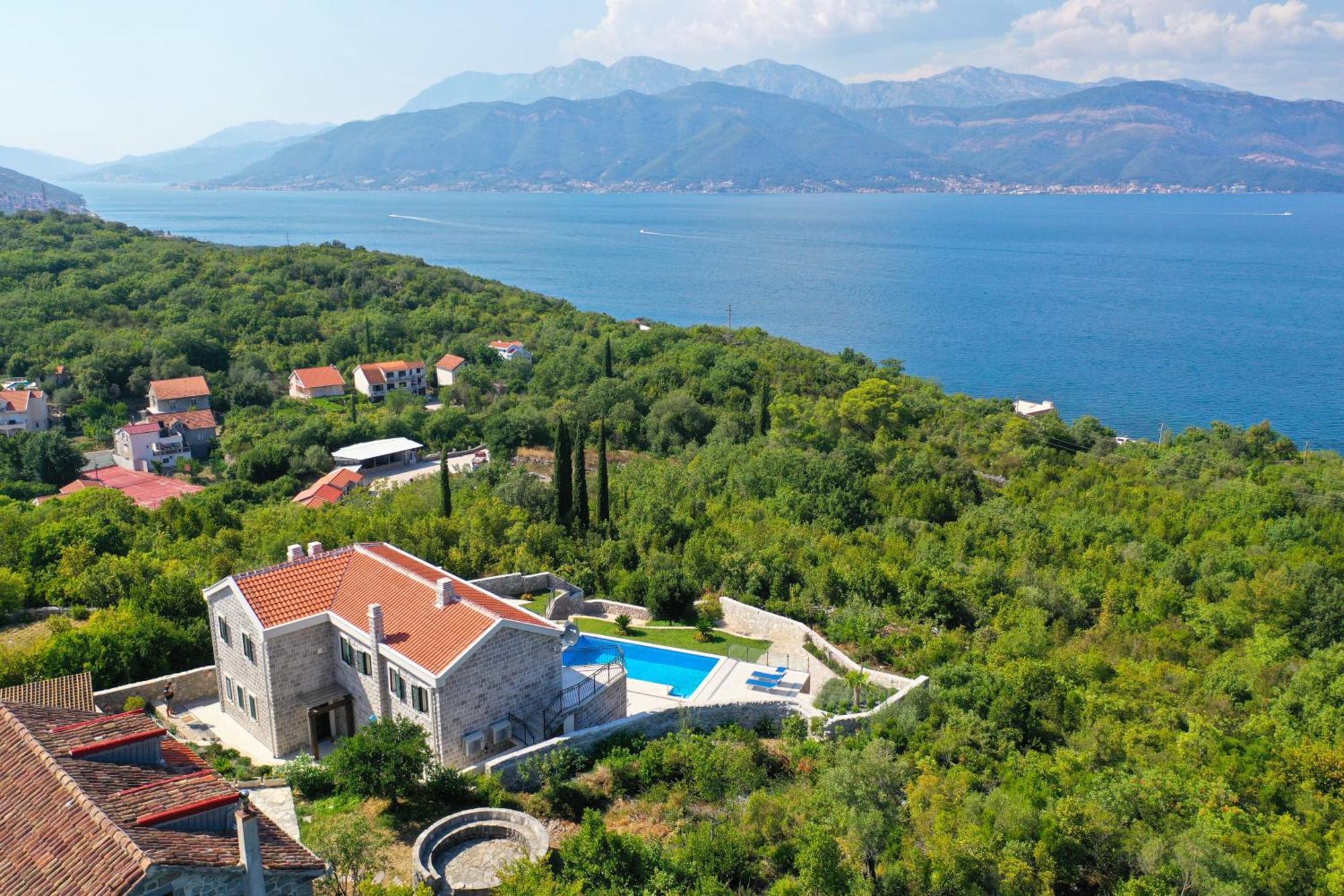 Villa Vista Azzurra ติวัต ภายนอก รูปภาพ