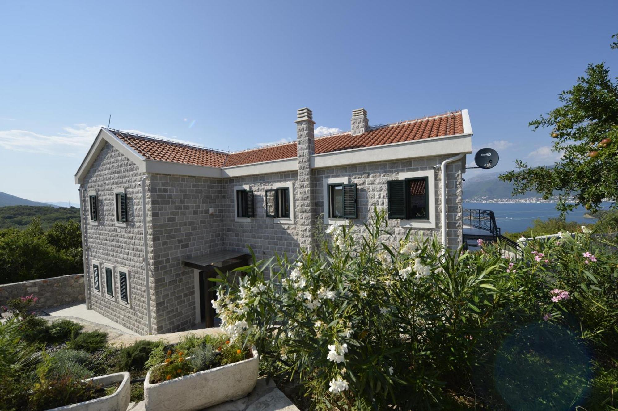 Villa Vista Azzurra ติวัต ภายนอก รูปภาพ