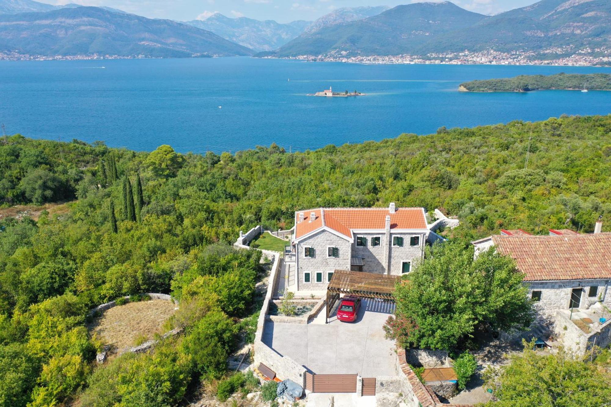 Villa Vista Azzurra ติวัต ภายนอก รูปภาพ