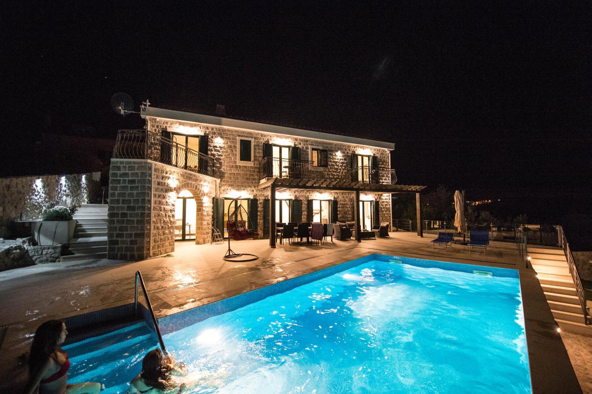 Villa Vista Azzurra ติวัต ภายนอก รูปภาพ