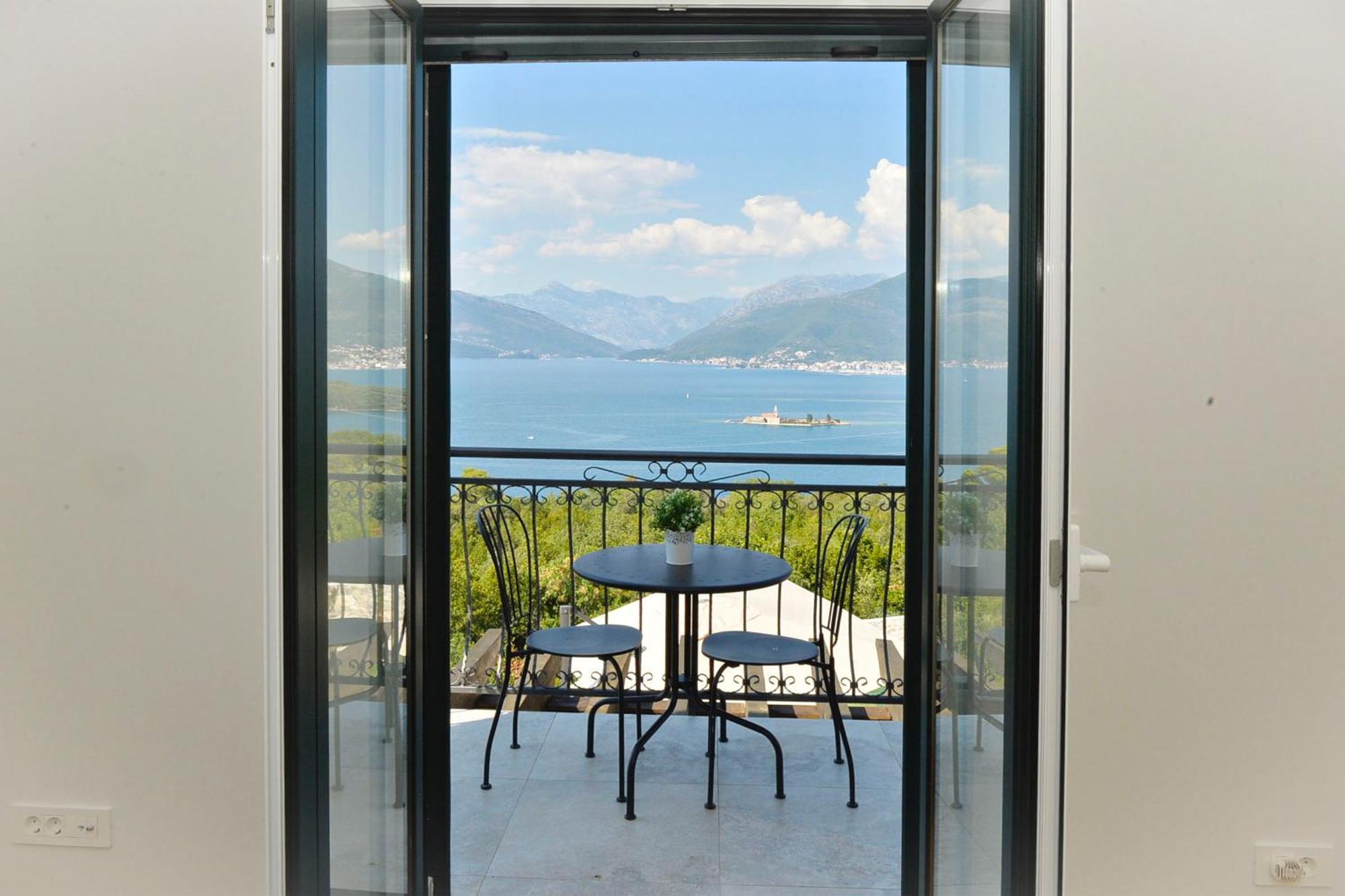 Villa Vista Azzurra ติวัต ภายนอก รูปภาพ