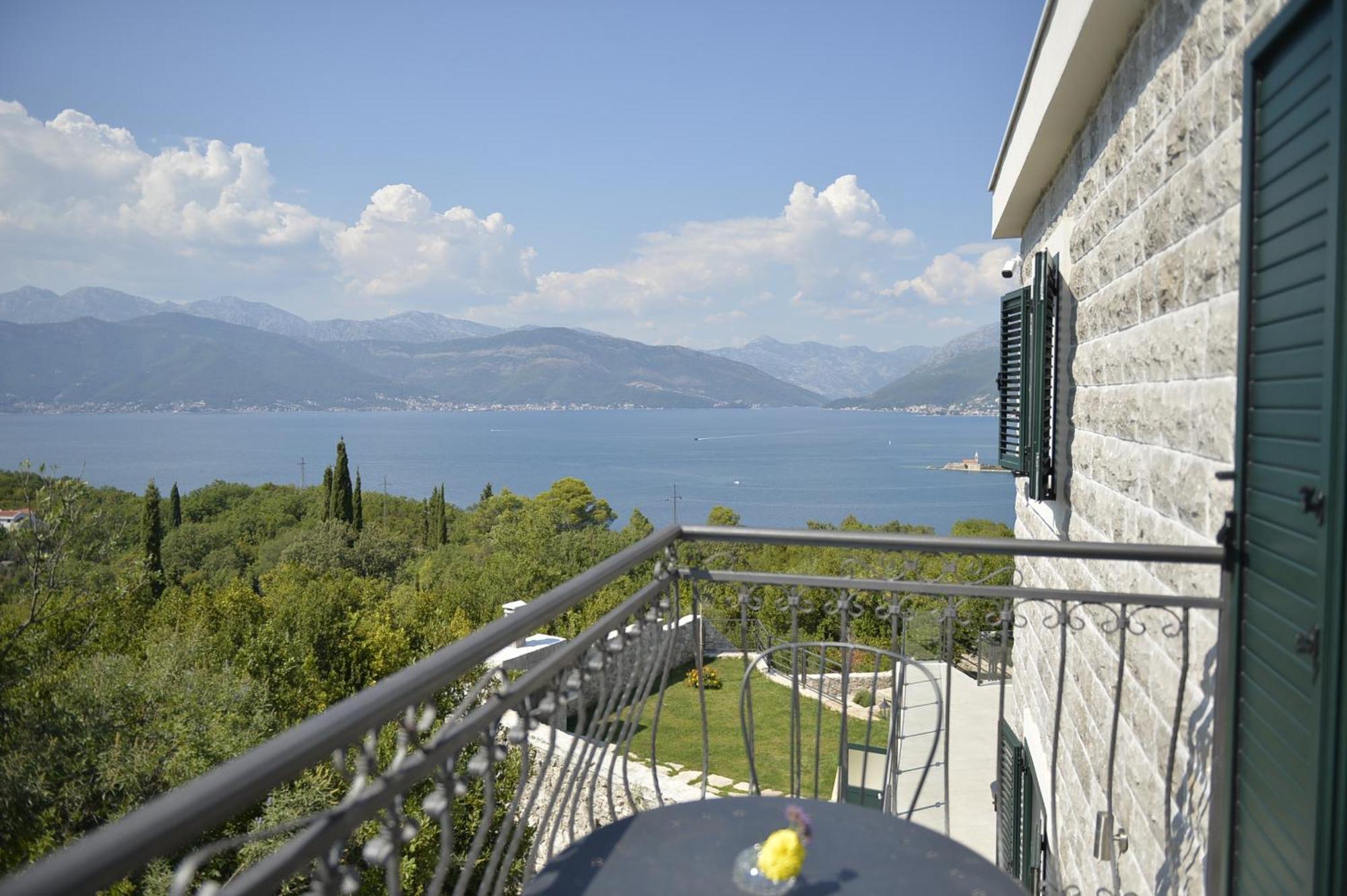 Villa Vista Azzurra ติวัต ภายนอก รูปภาพ