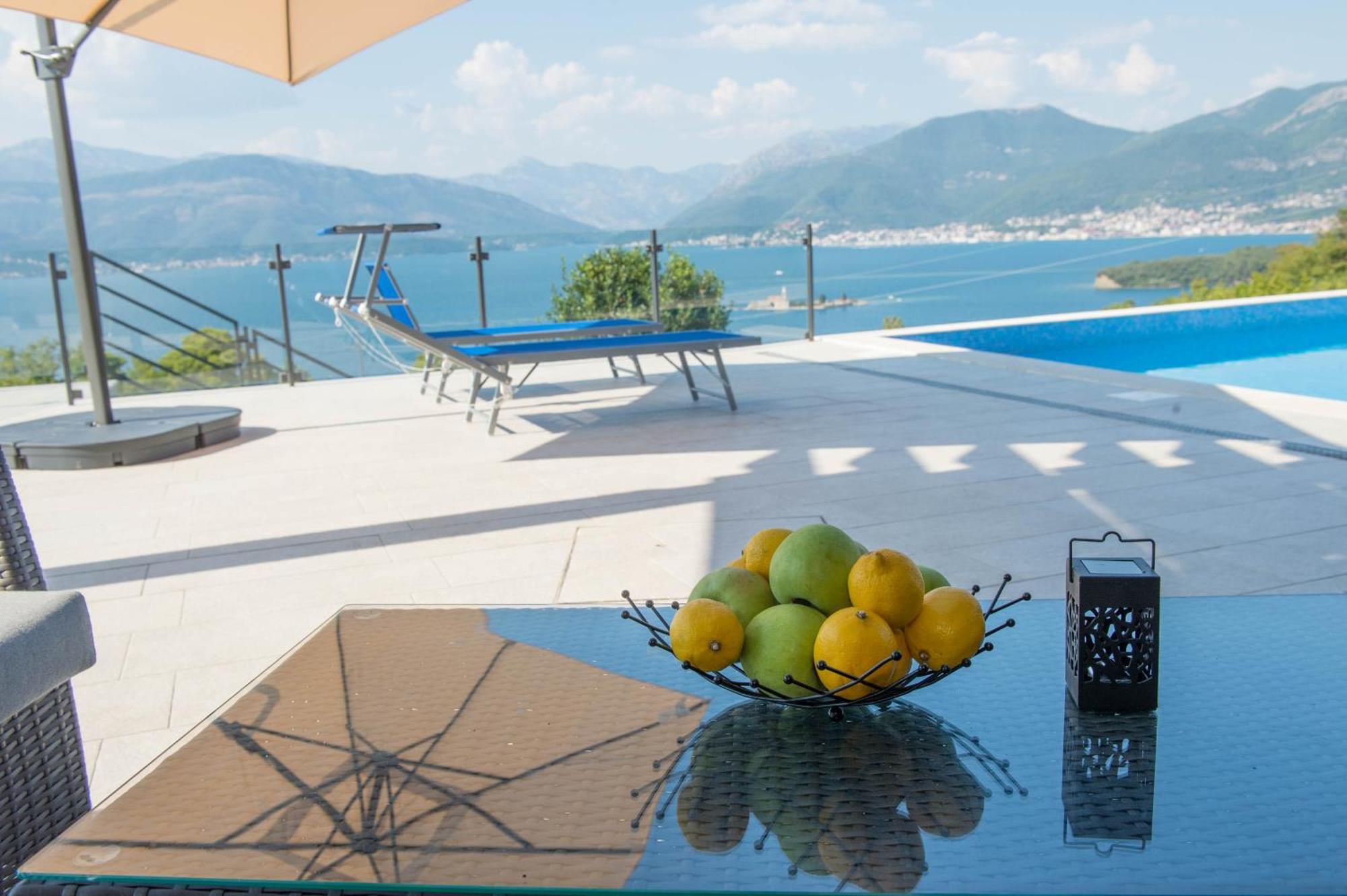 Villa Vista Azzurra ติวัต ภายนอก รูปภาพ