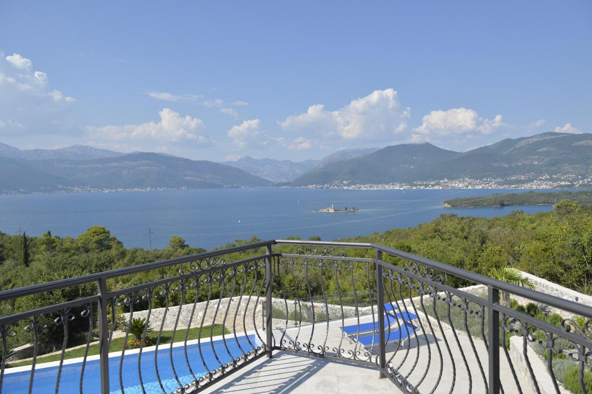 Villa Vista Azzurra ติวัต ภายนอก รูปภาพ