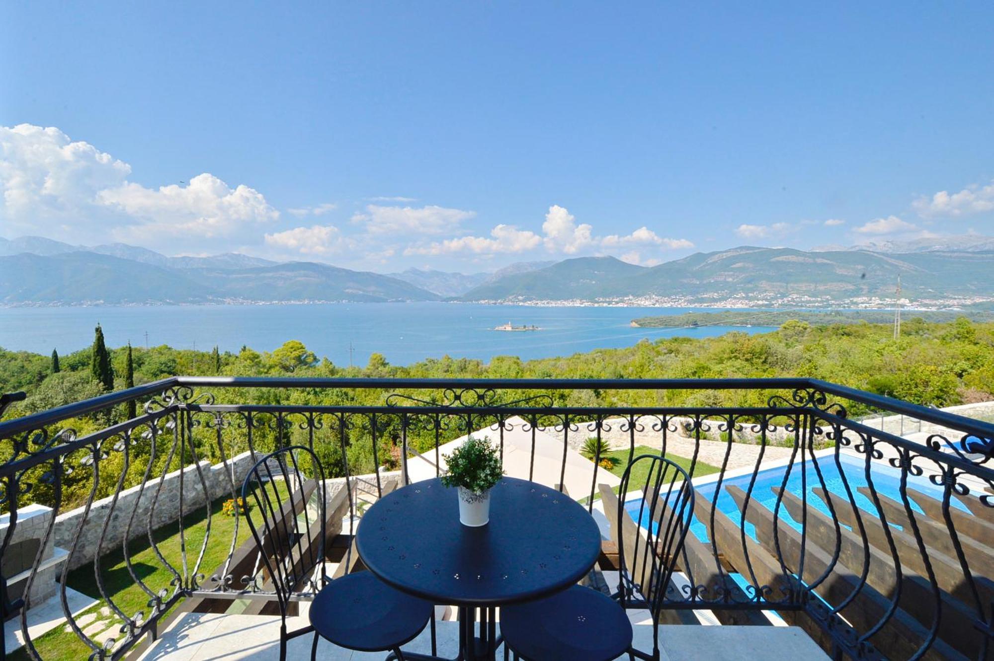 Villa Vista Azzurra ติวัต ภายนอก รูปภาพ