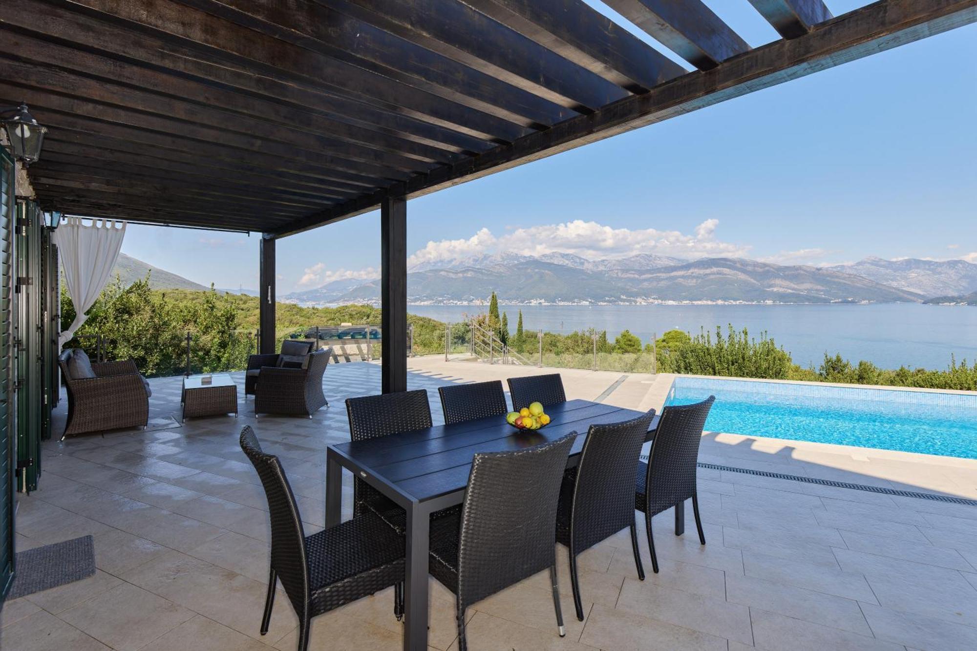 Villa Vista Azzurra ติวัต ภายนอก รูปภาพ