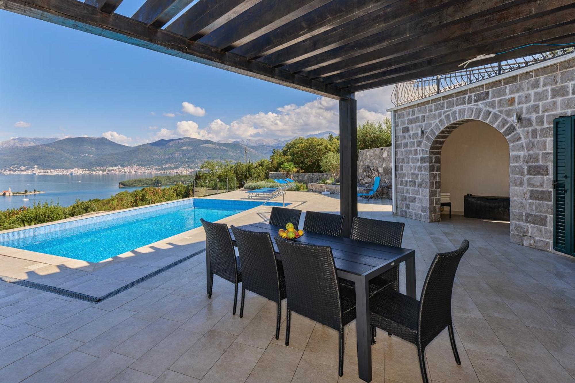 Villa Vista Azzurra ติวัต ภายนอก รูปภาพ