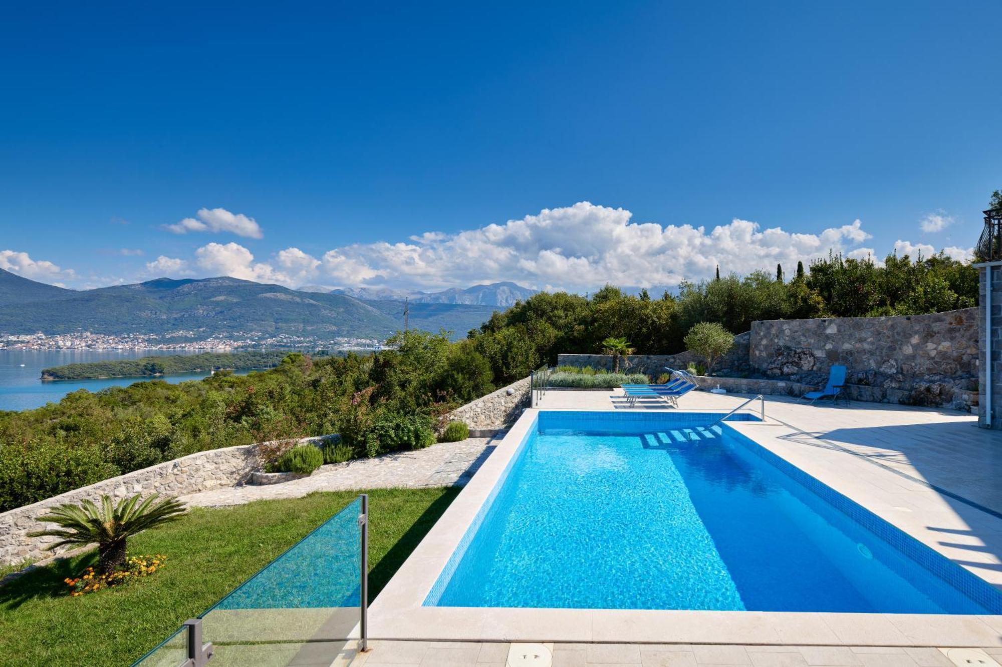 Villa Vista Azzurra ติวัต ภายนอก รูปภาพ