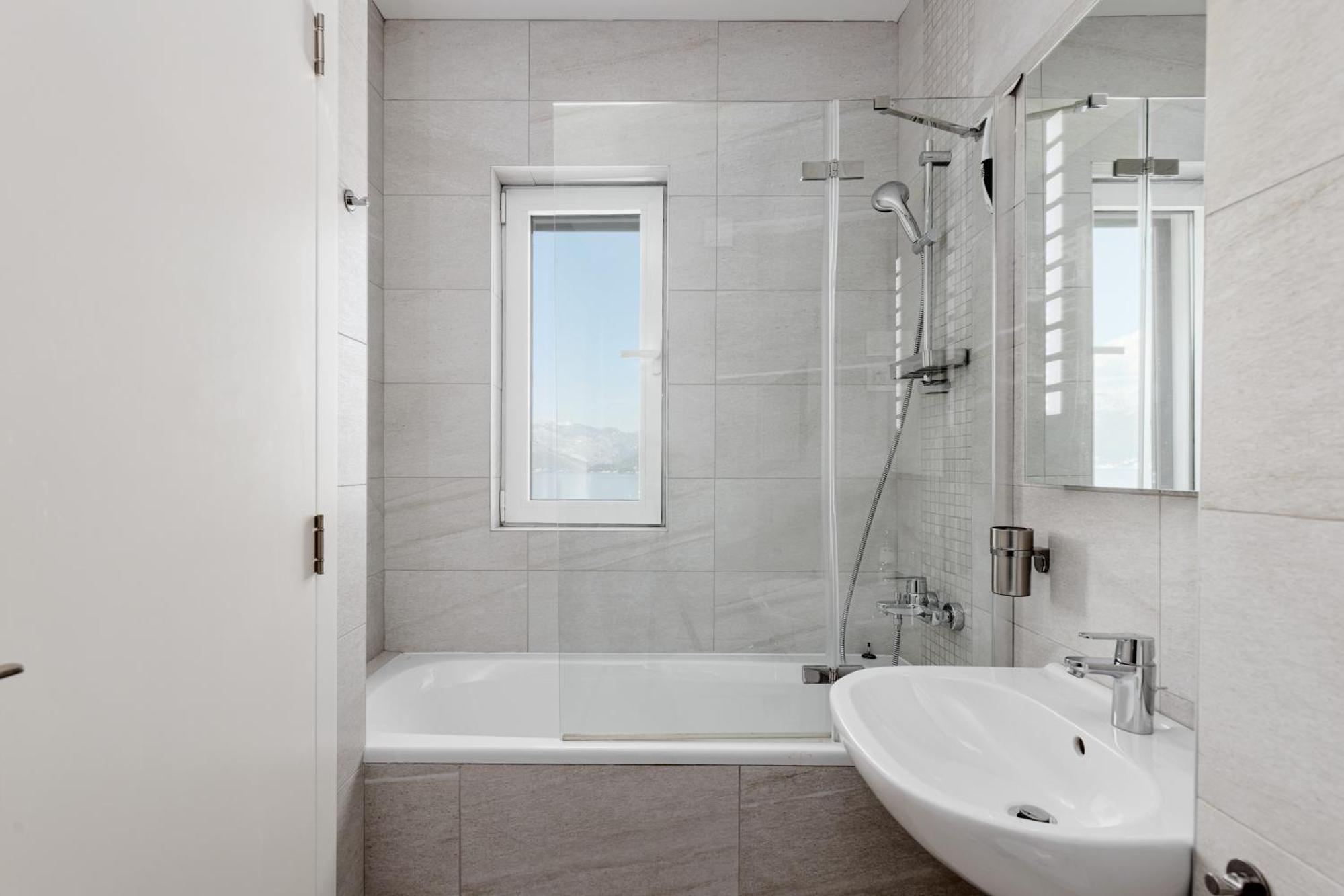 Villa Vista Azzurra ติวัต ภายนอก รูปภาพ